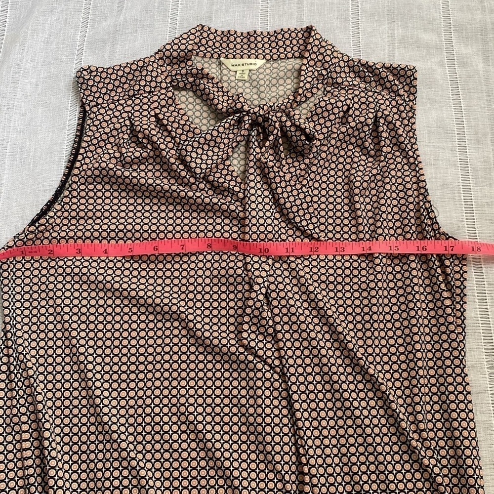Max Studio sleeveless top with tie neck. - Picture 9 of 11
